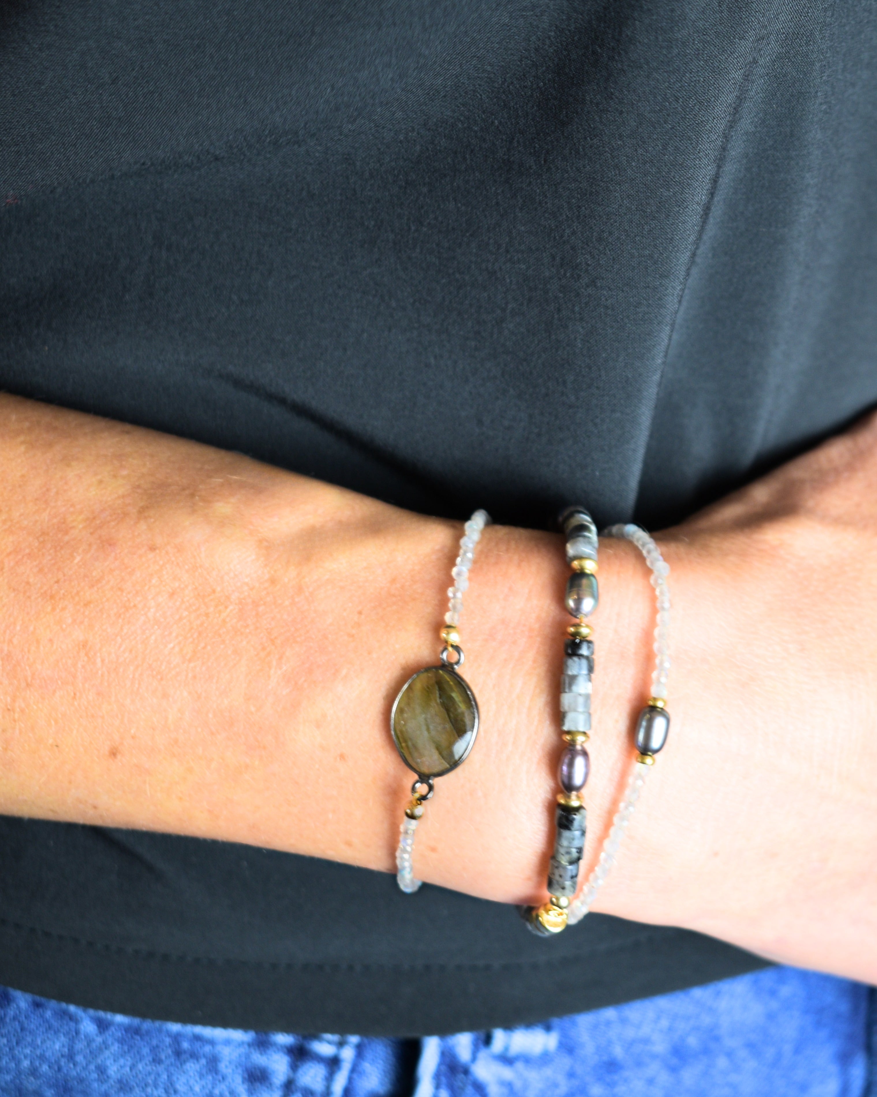 Delicate Black Pearl Labradorite Bracelet