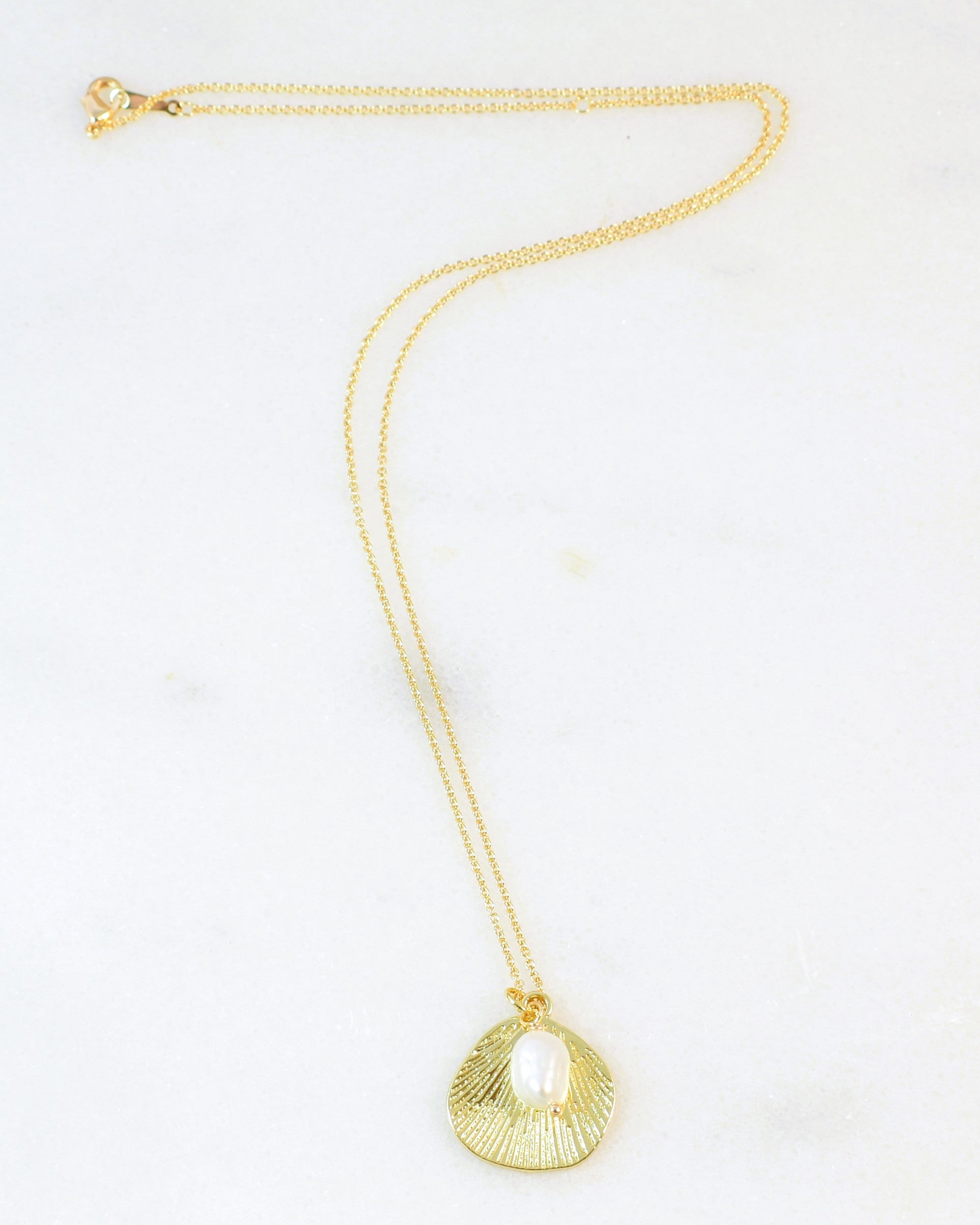 Abstract Shell Charm Pearl Necklace