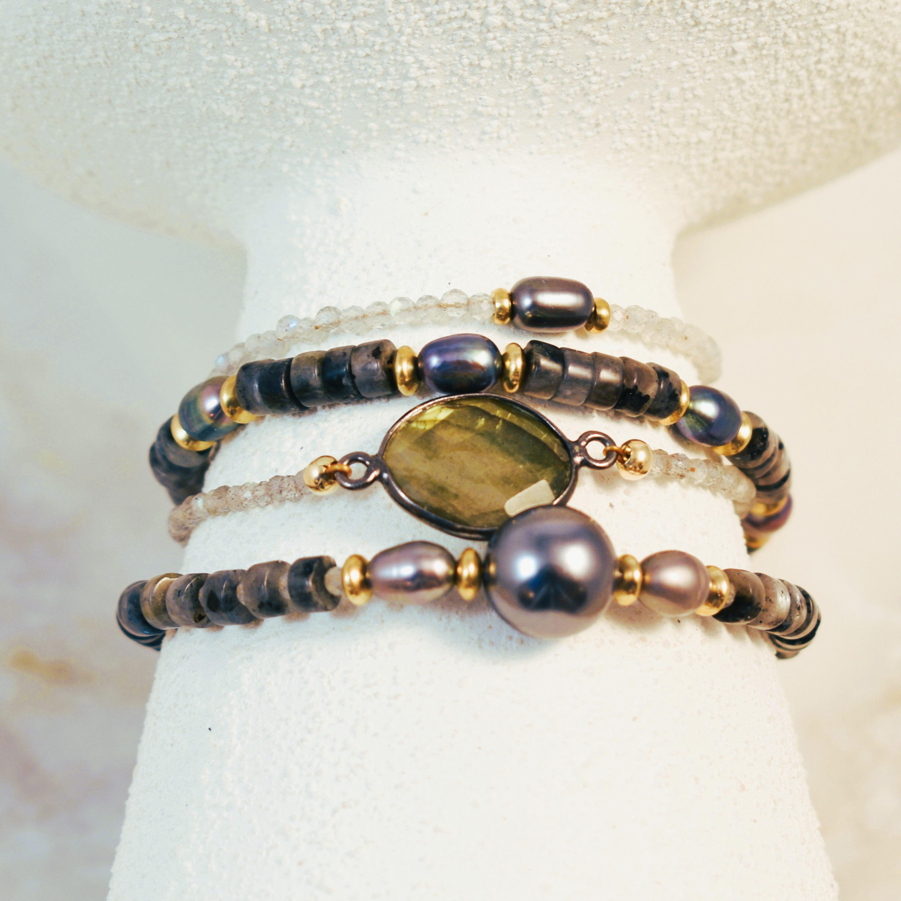 Black Shell Pearl Bracelet